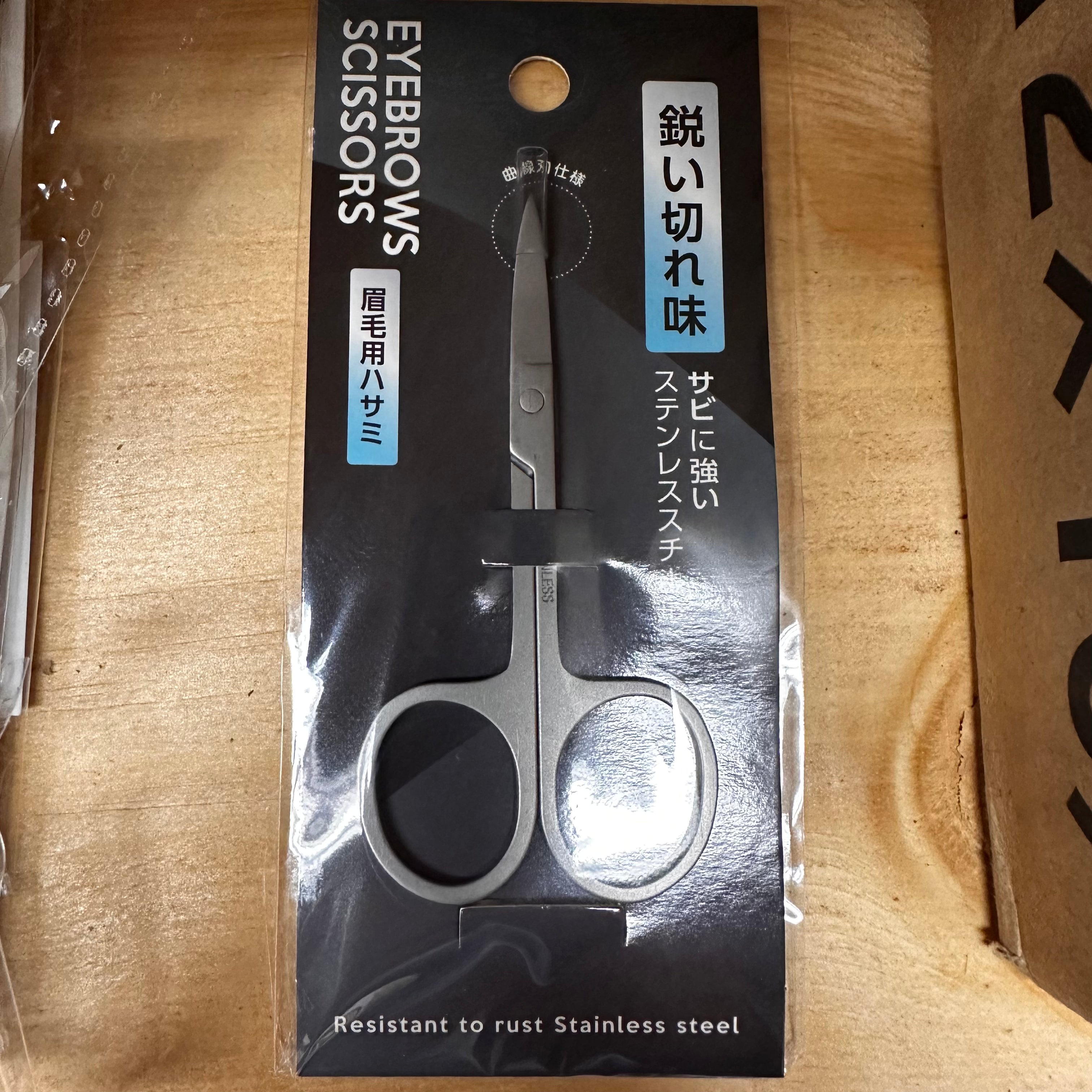 Eyebrow scissors